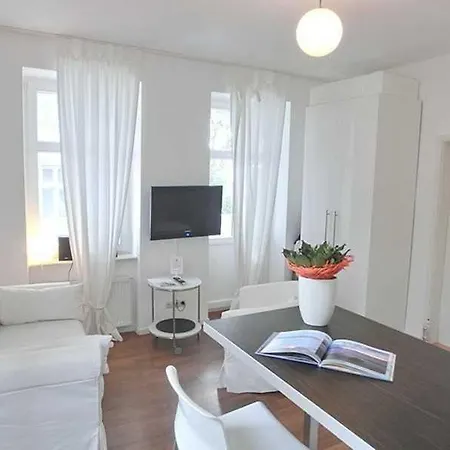 Melanie Apartment