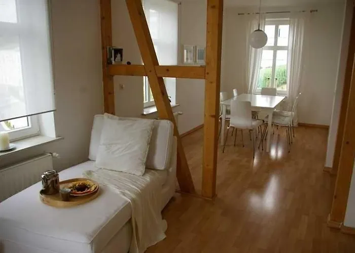 Melanie Apartment